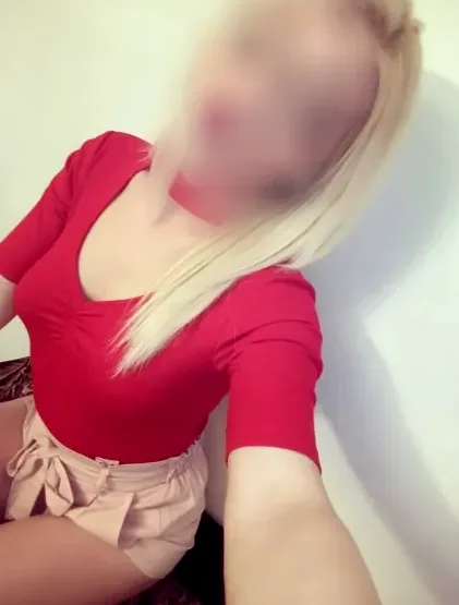 Alexandra, 34 anni